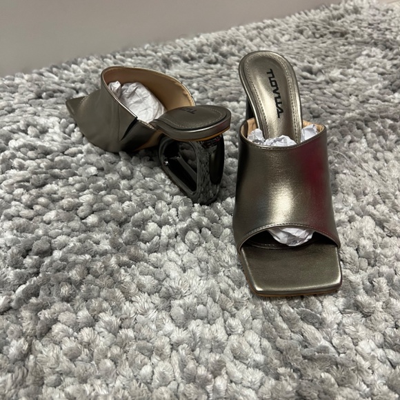 Shoe - Picture 4 of 5